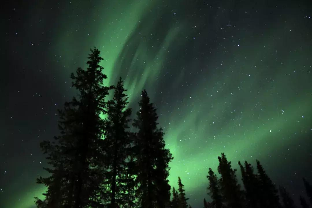 小木屋，玻璃顶，火山温泉，住这些酒店，get最cool极光姿势