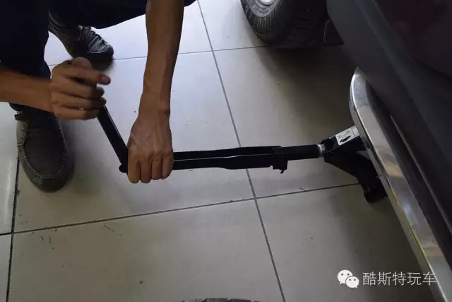 福特锐界换轮胎推荐,福特锐界轮胎更换工具视频