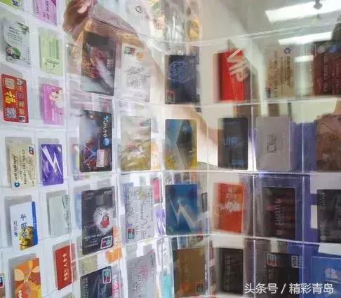 打折卡贴满一面墙！男子靠捡便宜省下全家80%生活费！评论亮了