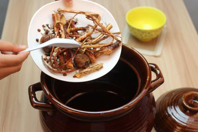 五指毛桃土茯苓人参煲汤,五指毛桃为什么必须煲汤