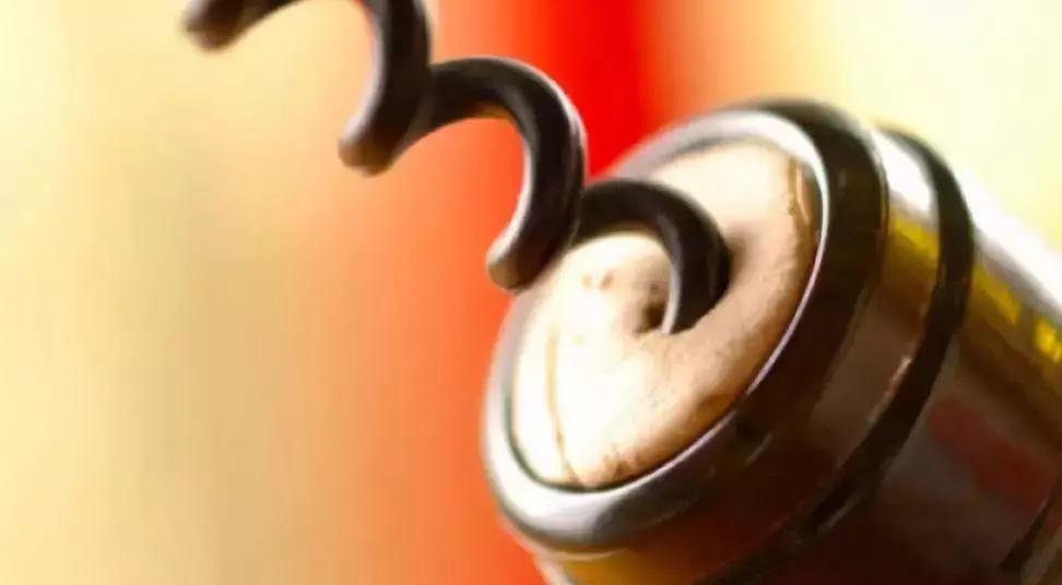 开葡萄酒断塞不要慌,葡萄酒木塞断什么原因