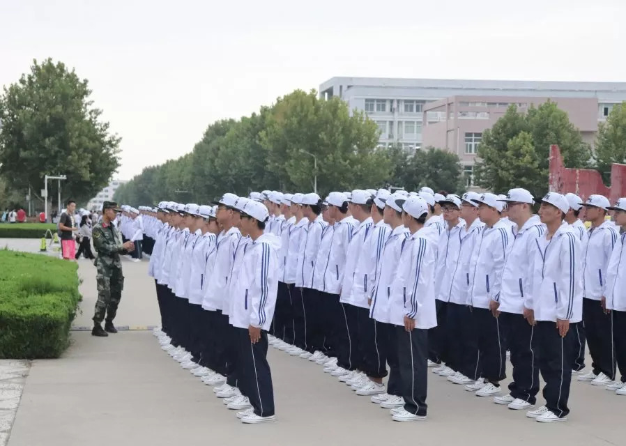 军训生活的回顾,军训时期给我们的惊喜