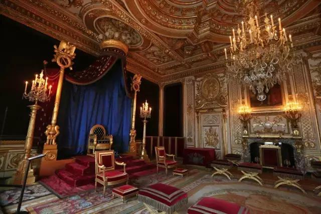 生活在别处完整版,法国西部自驾游