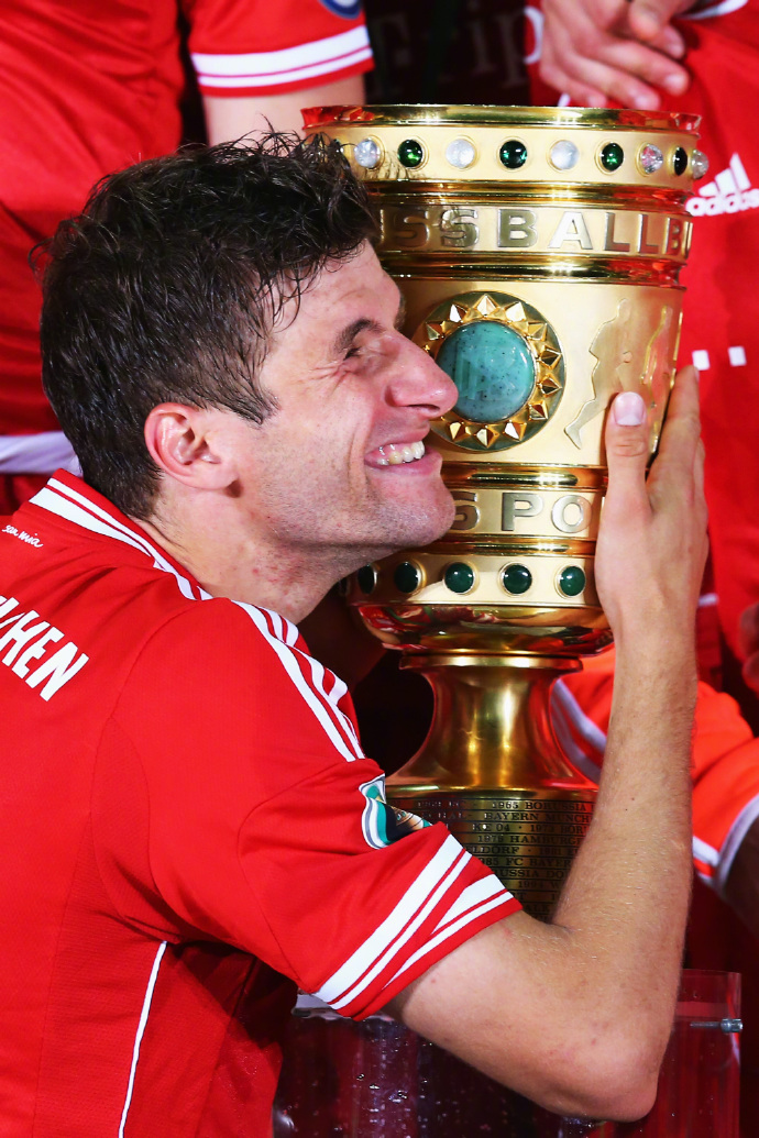 男足穿越靠颜值统治世界,男足过去的辉煌