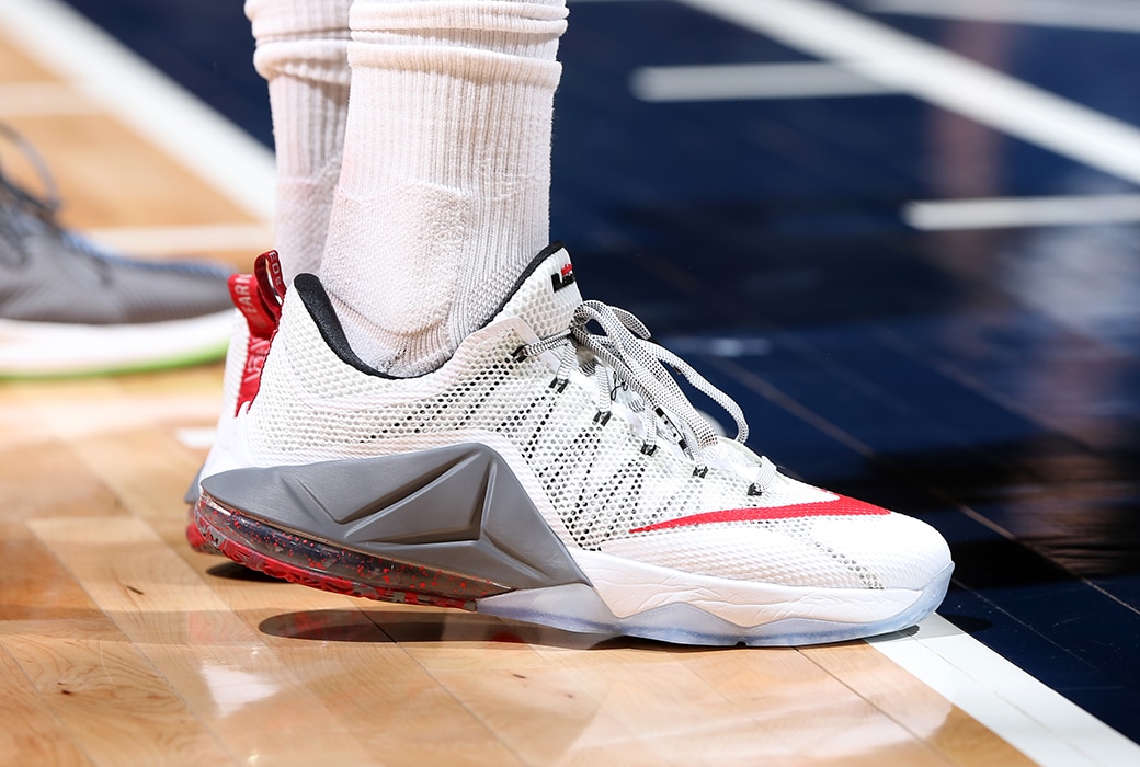 塔克球鞋上脚视频,塔克4000双球鞋