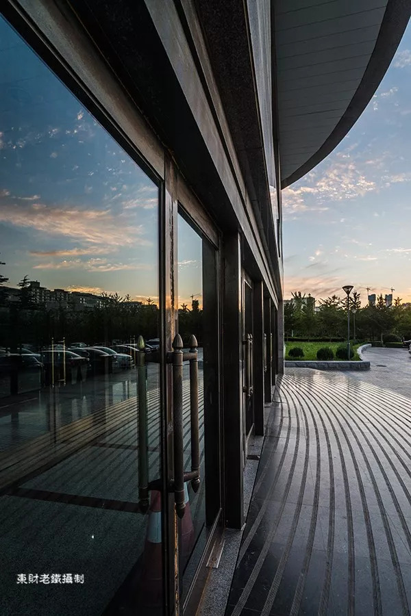 晨光暮色渐更迭,晨光暮色