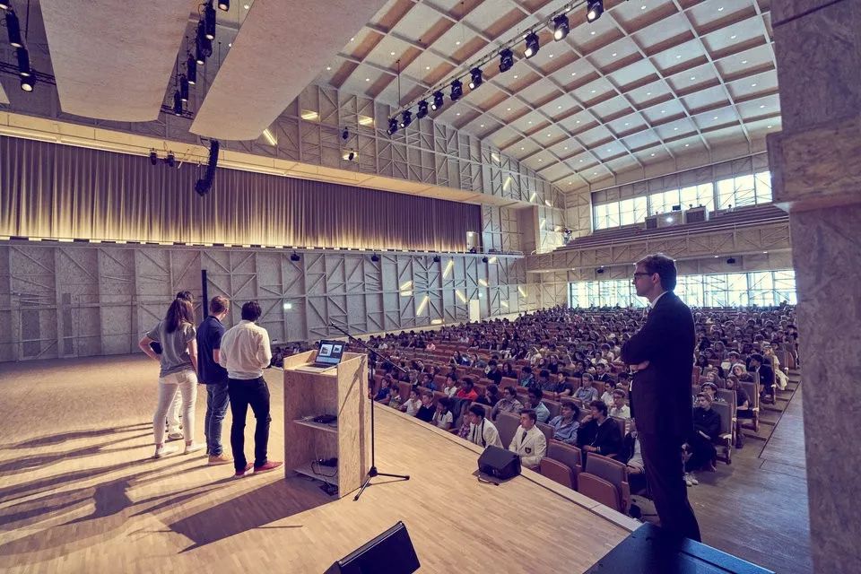 全球10所最昂贵的学校排行榜,全球最贵的贵族学校