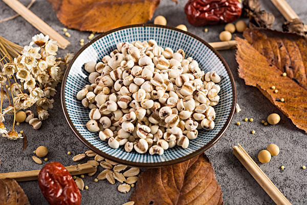 体内湿气太重用盐袋热敷能排出吗,女人湿气寒气太重怎么排出