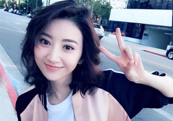 最火刘海女生显脸小适合大饼脸,一分钟就能搞定的发型显脸小