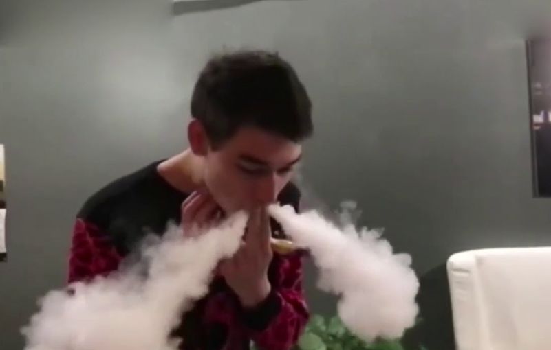 它比香烟毒7倍,国外已被禁,很多中国人却还在用!最新研究:它会导致基因变异,引起肺癌!