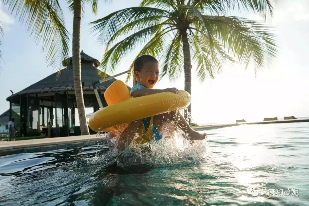 带两个孩子出去的妈妈,带两个孩子的妈妈去旅行