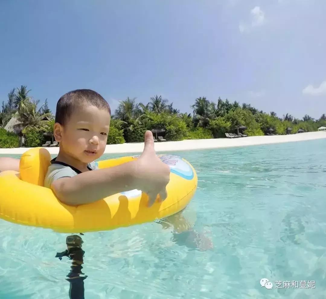 带两个孩子出去的妈妈,带两个孩子的妈妈去旅行