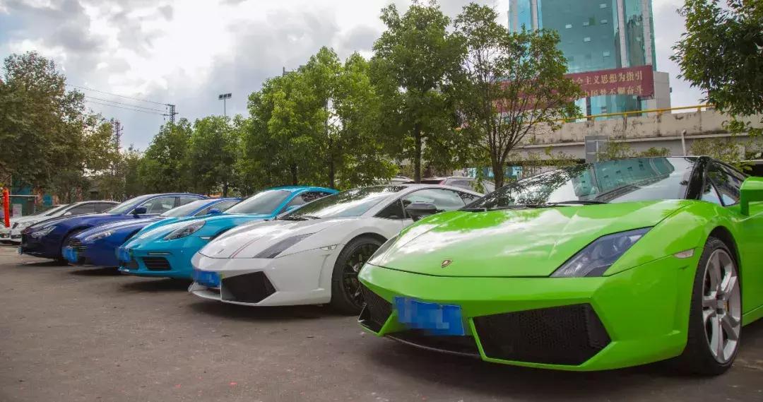 一到晚上就火爆的烧烤店,新发现一家超火爆的烧烤店