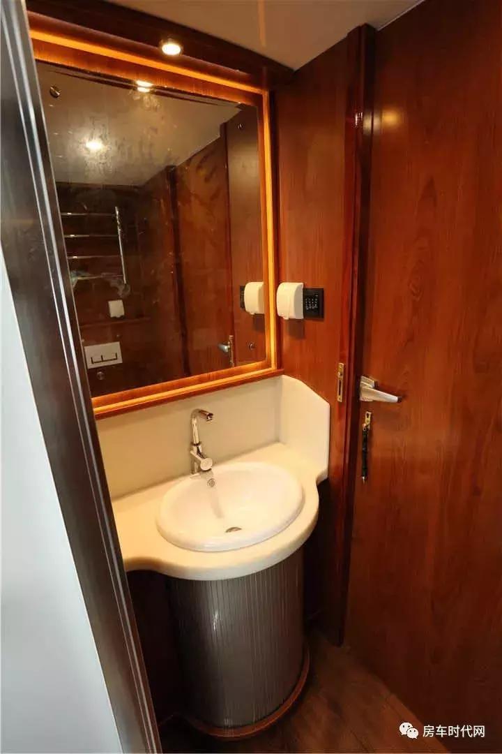 一万元房车两室一厅,一万元左右的房车旅行