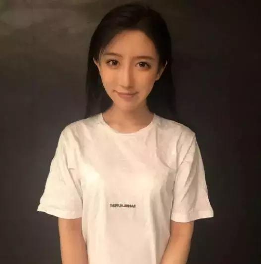 呆妹儿痛失吃鸡一姐地位,吃鸡一姐呆妹不敌小团团