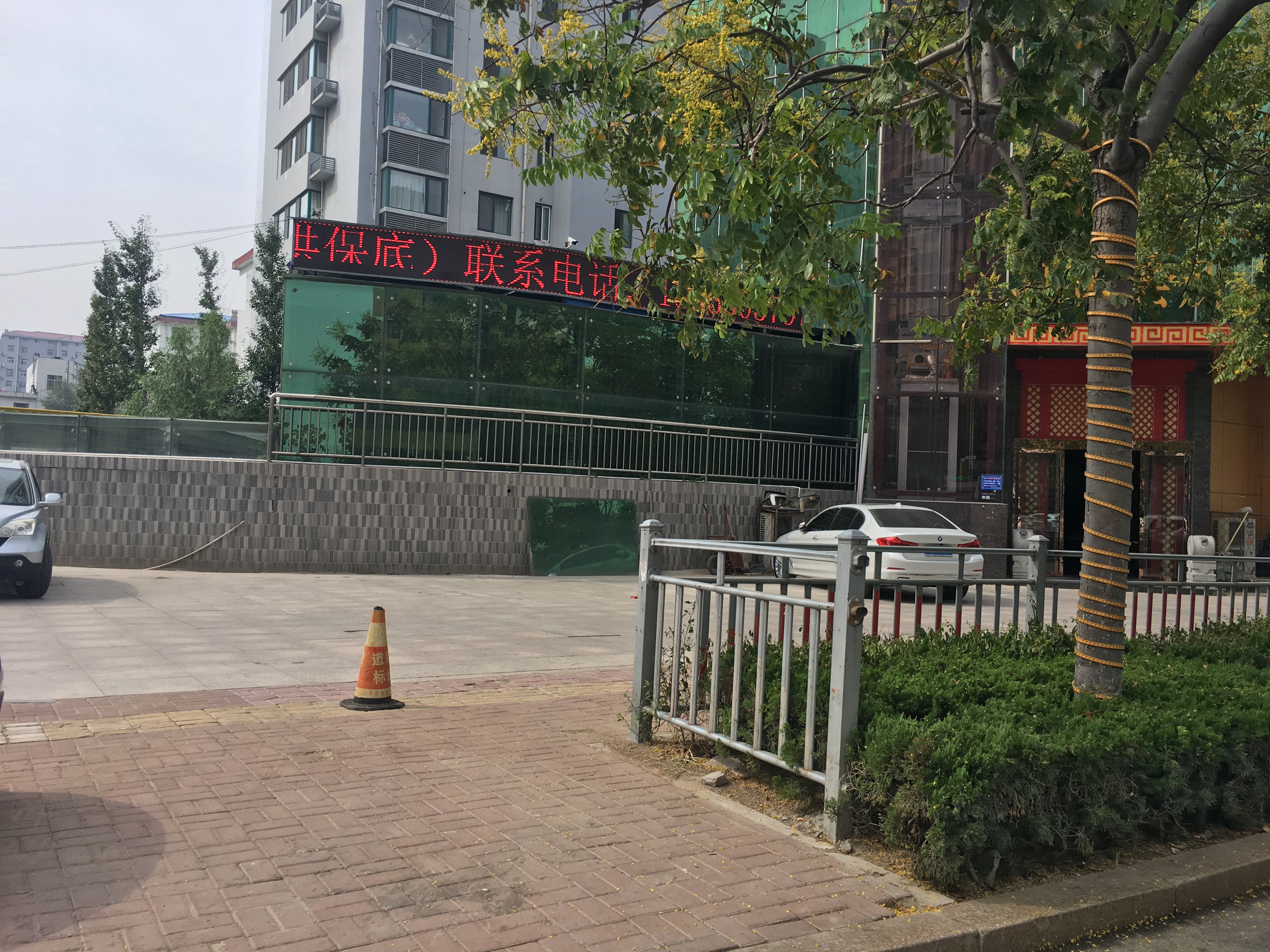 公共场所咋成了会所的专属停车区？