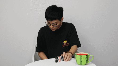 两男一女公然在办公室玩电击，这么刺激？！