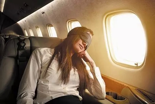 坐飞机水肿消除的最好方法,坐长途飞机身体浮肿如何缓解