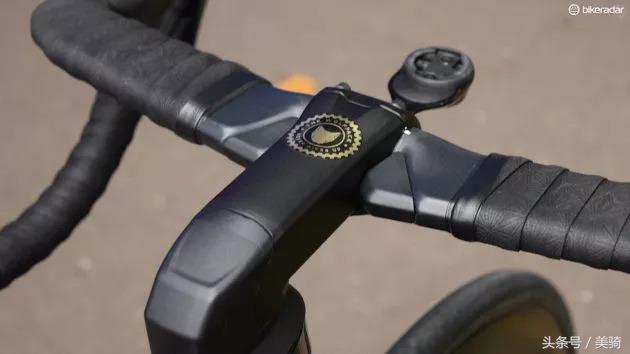 器材盛宴环英国上的车手战车