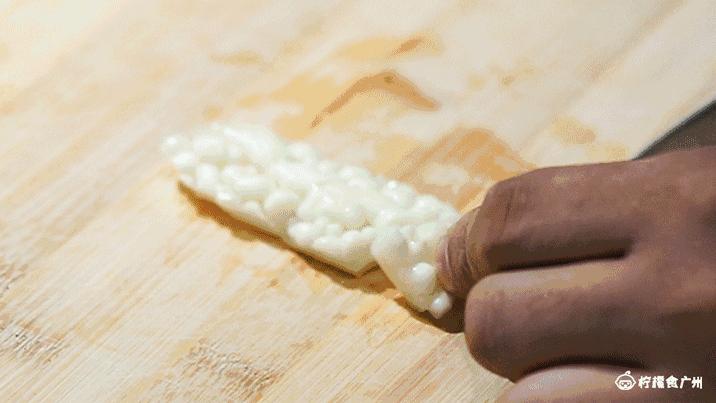 1个月前，六运来了杯“粉色苦瓜茶”，连续7天买一送一！