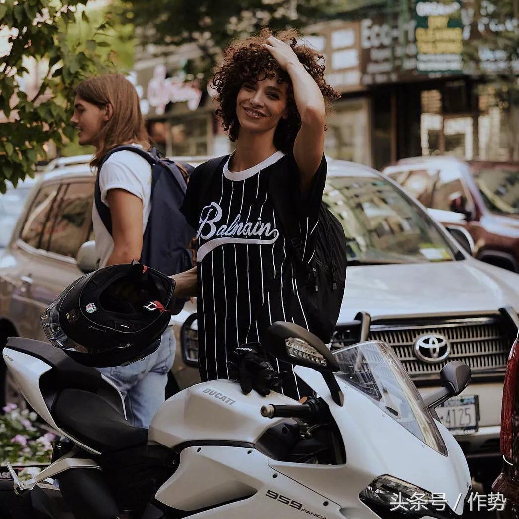 维密面试街拍摩托,维密大秀面试模特