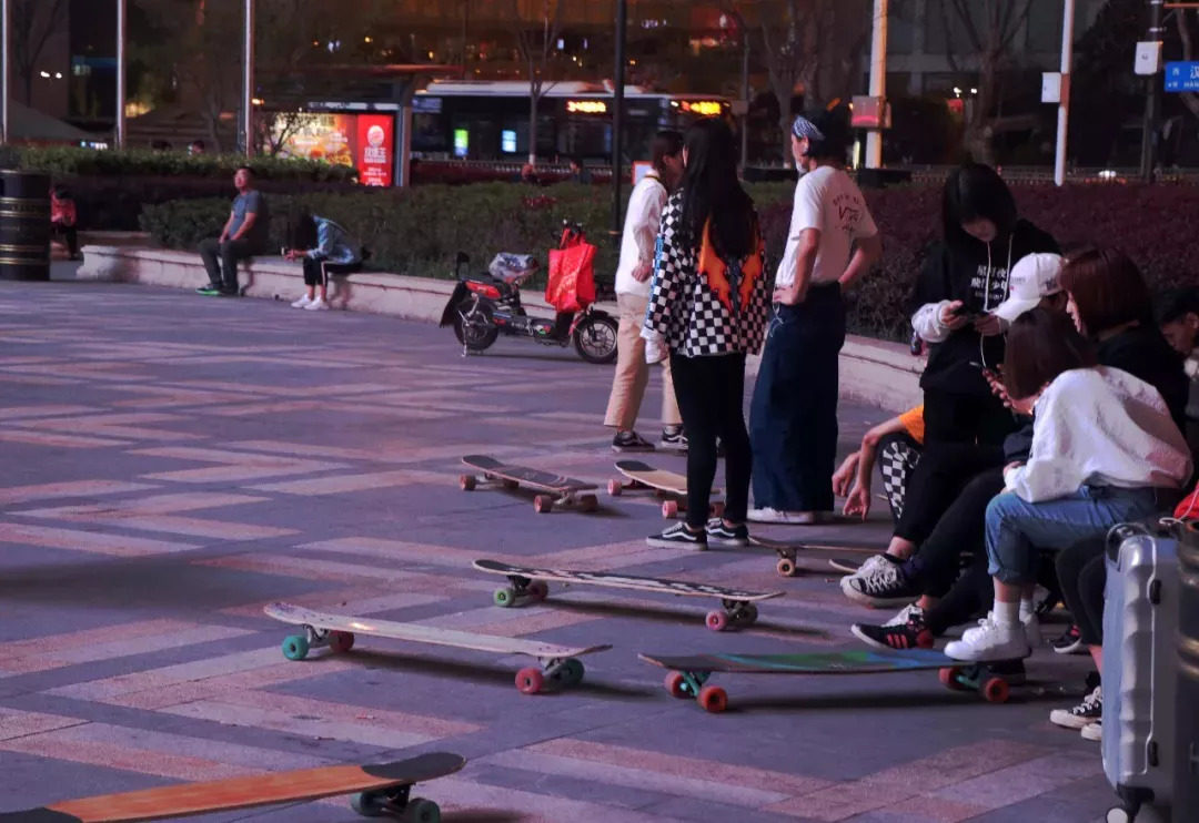 南京的夜晚真实图片,2005年的南京街头真实影像