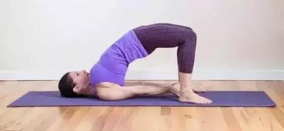 一个动作坚持一周就能把腿变直,万万没想到这个动作会毁了你的腰