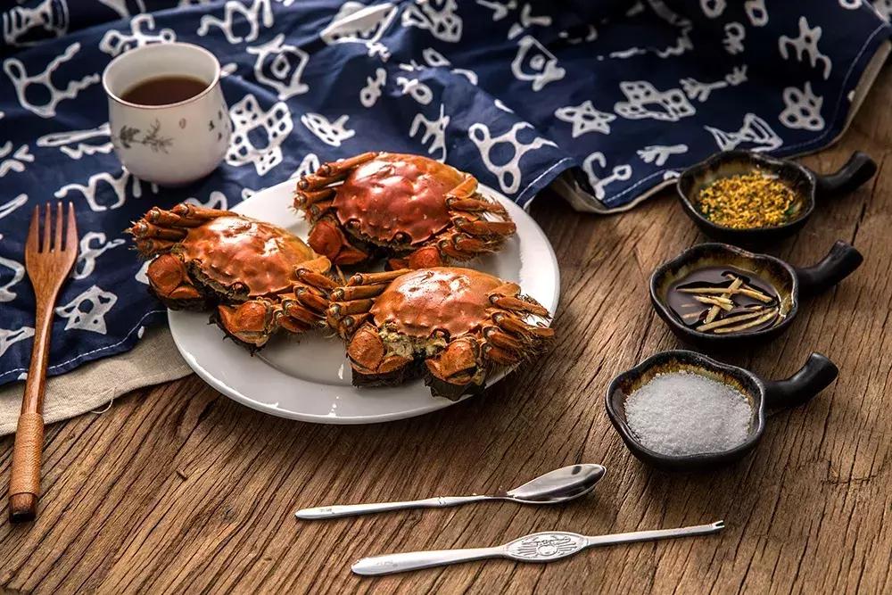 蟹黄味蟹香馥郁入口松脆,蟹黄的肥美鲜香