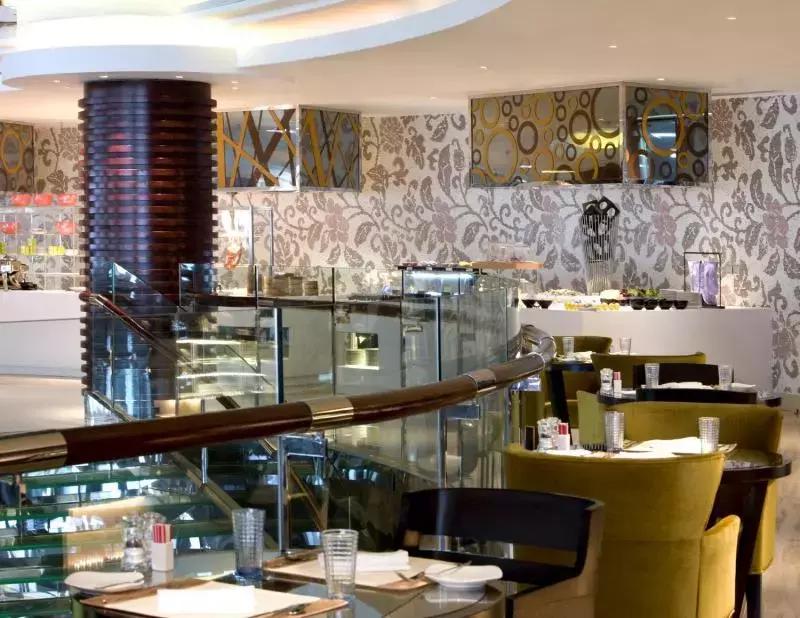 蟹黄味蟹香馥郁入口松脆,蟹黄的肥美鲜香