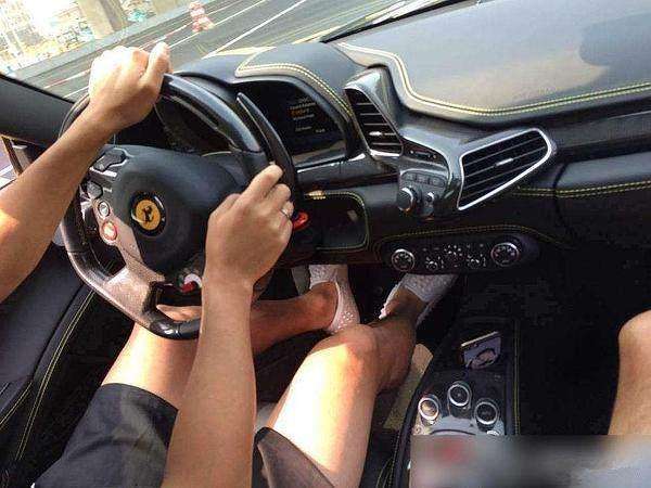 武磊在国足有多少钱,国足球员豪车视频