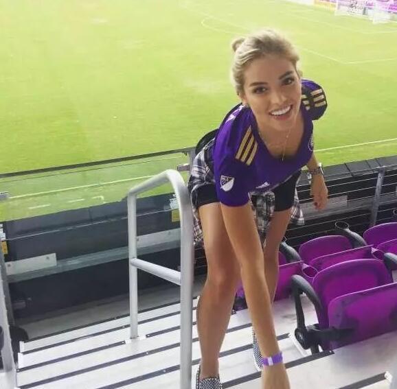 卡卡妻子漂亮吗,卡卡年轻有多漂亮