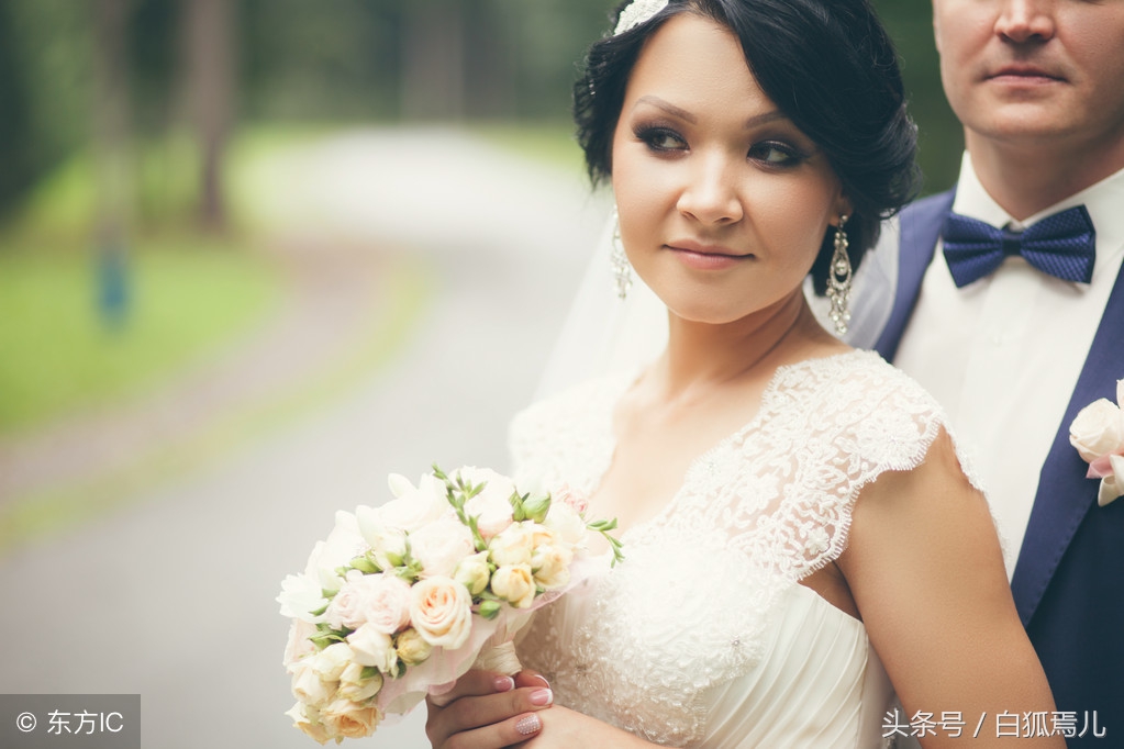 杨幂钻戒比她手大一圈,杨幂5克拉的钻戒图片