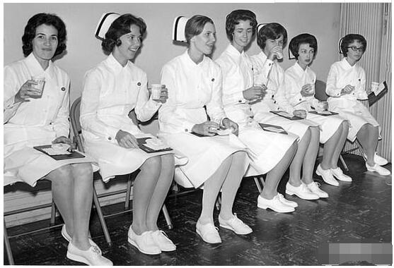 柳岩穿护士服是什么节目,柳岩穿护士服参加过的晚会