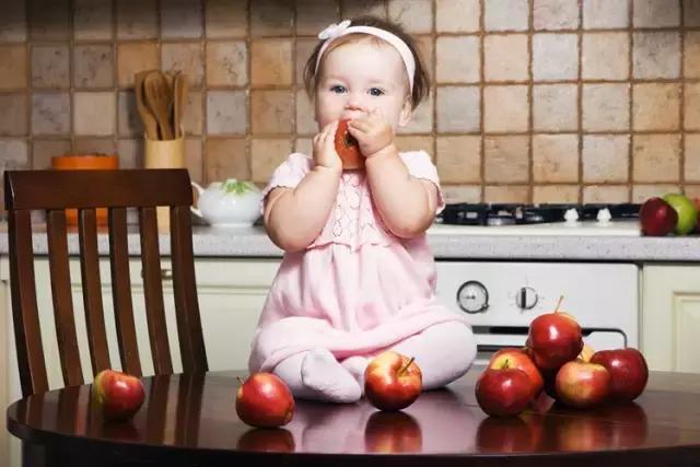 三个月宝宝大便干燥能吃香蕉吗,孩子吃香蕉便秘怎么办