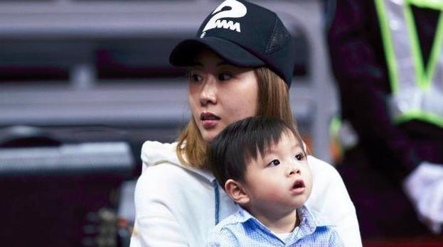 男篮功勋曾因组合拳名扬赛场婚内出轨富二代小三