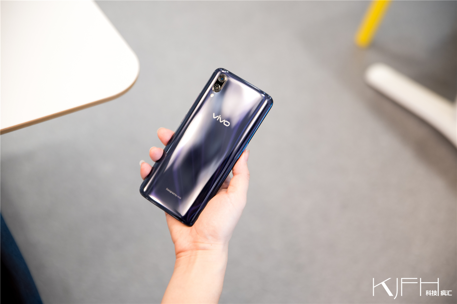 vivox23最好的功能,vivox23评测外观惊艳拍照更惊人