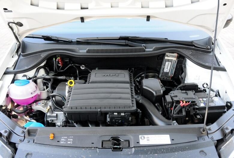 7万怎么选同为15年的小型SUV标志2008和精品小车大众POLO