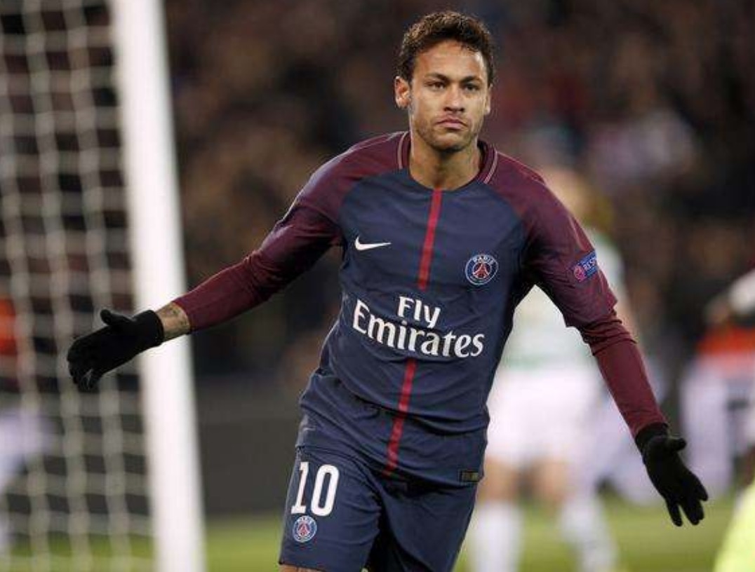 梅西和c罗踢球会擦出怎样的火花,梅西和c罗被人们尊称为什么