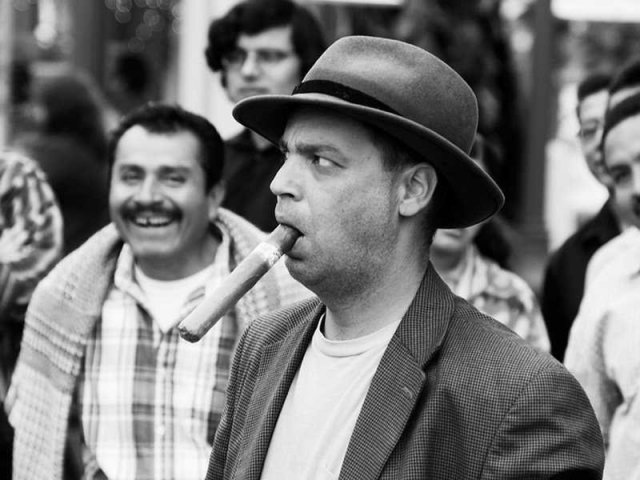 抽雪茄与抽烟哪个危害大,抽雪茄属于抽烟吗