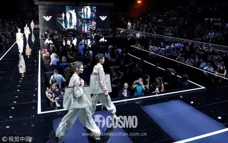 丫丫已经美“腻”了！于是穿上EmporioArmani帅气一回