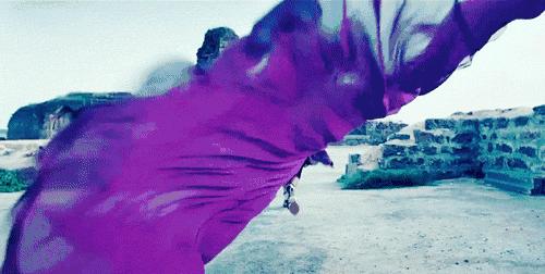 买对设计师青睐的秋冬流行色,等于拿到高阶时髦圈入场券