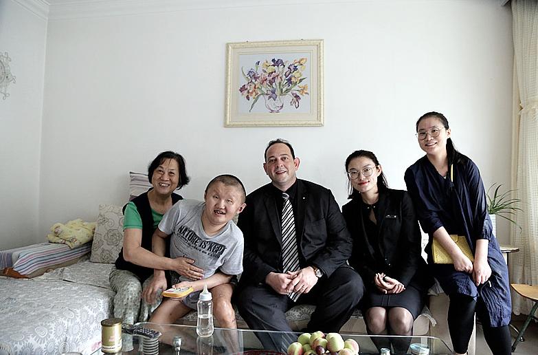 “爱在身边，爱无止境”潍坊富力铂尔曼酒店中秋节前献爱心