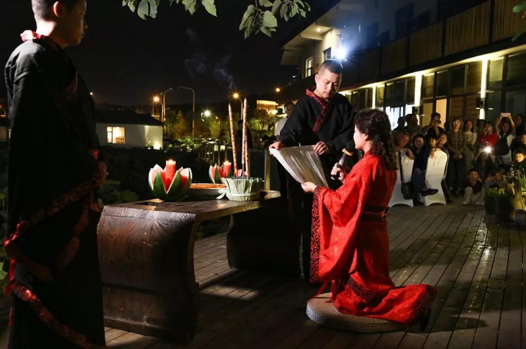 家乡魅力秀：武汉慧心雅社演绎东湖民间祭月，媲美古装实景大剧