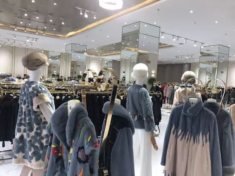 换季了衣服要怎么买最划算,换季了买衣服