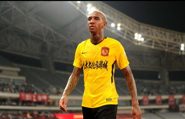 恒大妖星！12场14球，违反发力学的世界波，蒂特还不征召吗？