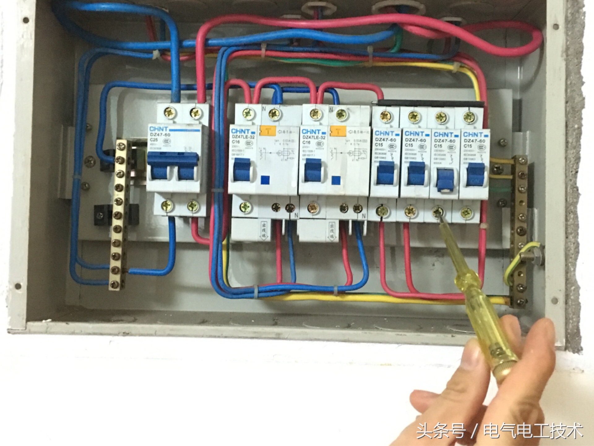 配电箱带电：火线零线地线怎么接？哪个先？老电工：接线顺序很重要