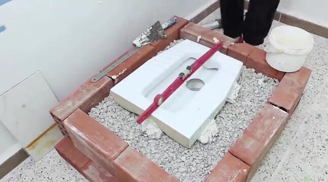 卫生间为什么要垫高,装修卫生间蹲坑一定要抬高吗