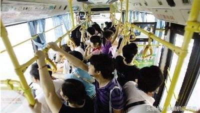 司机提醒乘客车上有小偷怎么提示,公交司机发现小偷说明什么