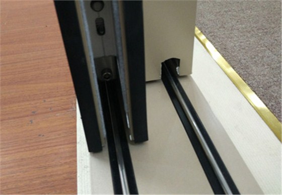 推拉门不好推动不滑了怎么办,推拉门怎样在固定的位置推不动