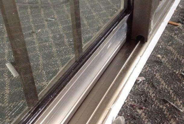 推拉门不好推动不滑了怎么办,推拉门怎样在固定的位置推不动